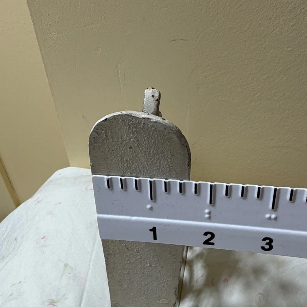 Vintage White Floral Wall Bracket